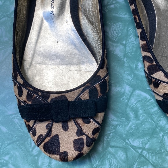 Beverly Feldman Leopard Calfhair flats size 8 worn once - Picture 2 of 6
